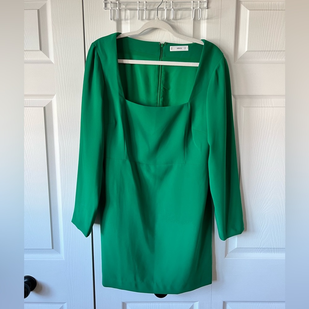 NWOT Bright green long sleeve dress